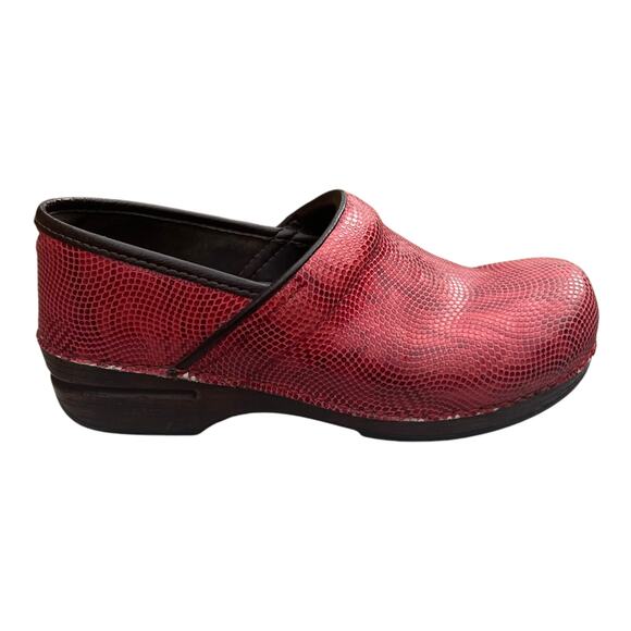 Dansko Pro XP 2.0 Clog Red Texture Size 41 Slip Resistant Nursing Professional - Picture 14 of 14